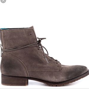 Steve Madden Rawlings - Grey Suede with box!